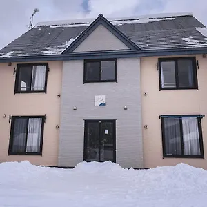 Trailside Niseko Apartment
